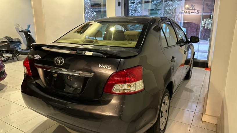 toyota-yarys-2012-big-5